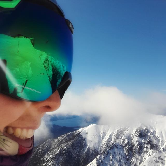 Maite enseñando esquí en bariloche